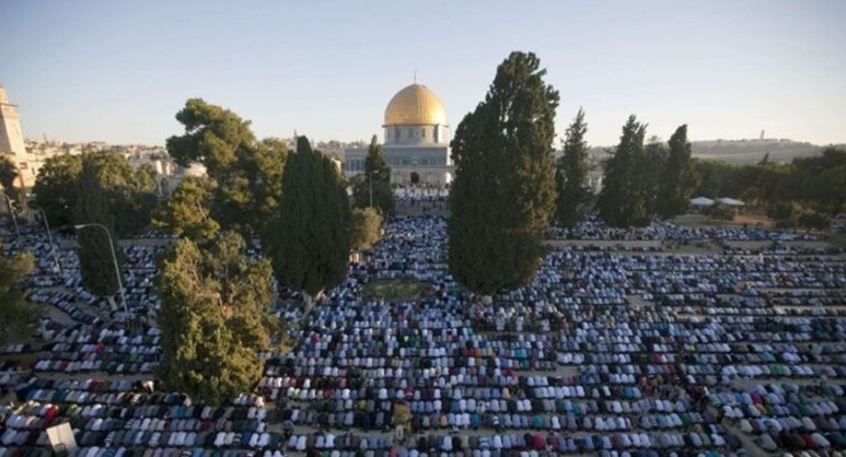 إقامة صلاة العيد في فلسطين ..رغم العدوان